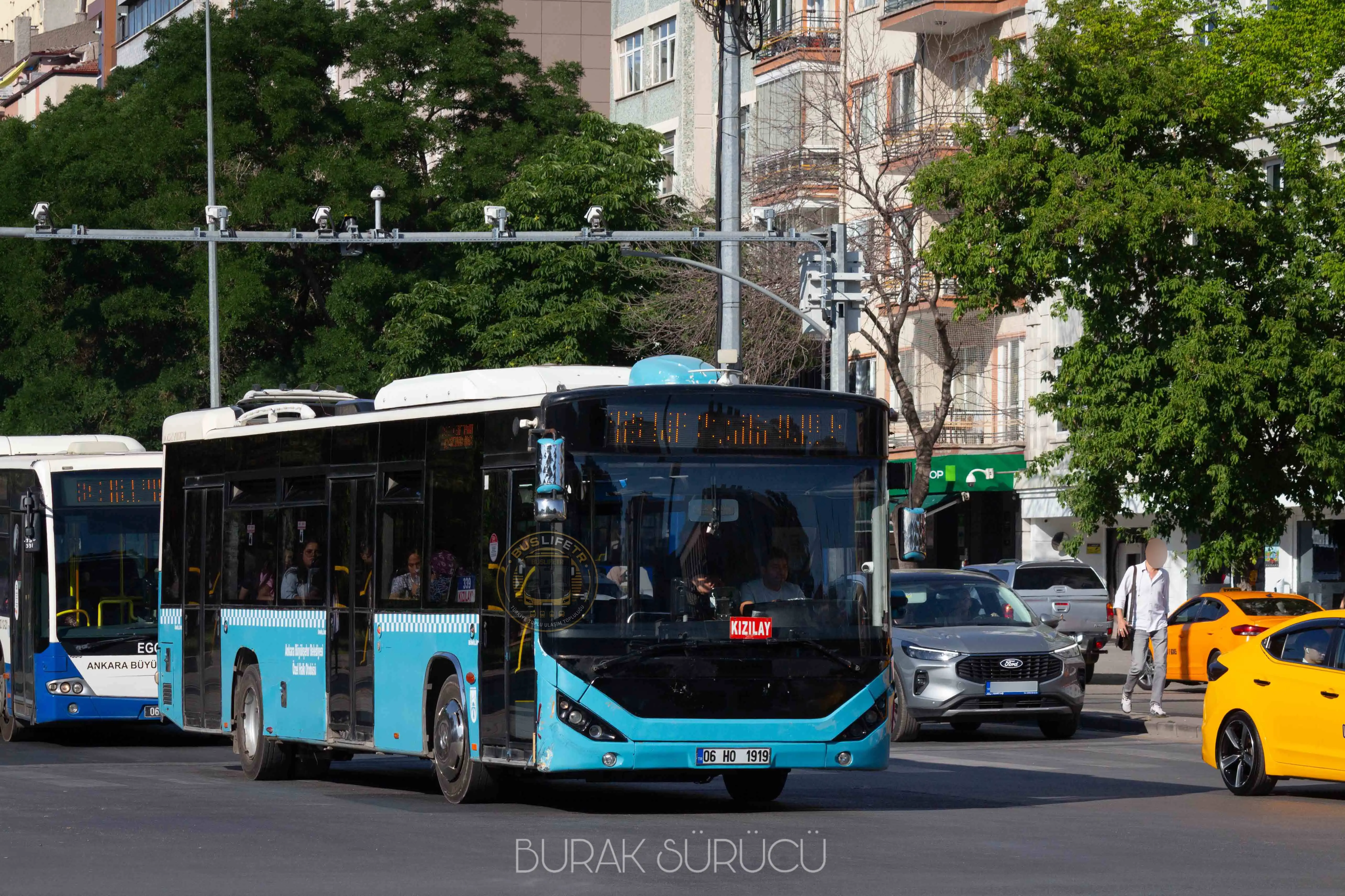 Ankara Halk Otobüsleri Kooperatifi (AHOK) otobüs fotoğrafı 06 HO 1919 / 35-301 (2023 ex 06 CJT 267, 2021 ex 06 BJA 241)
2018 Otokar Kent LF I 12M
339-112 Ege Mahallesi - Kızılay - Bilkent Şehir Hastanesi
Kolej Meydanı